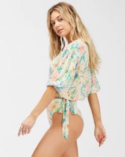 BILLABONG Too Cute Puff Sleeve Crop Top WHITE/MULTI 6 BILLABONG Too Cute Puff Sleeve Crop Top WHITE/MULTI -Women Clothing Shop abjwt00264 billabongw wmu sd1